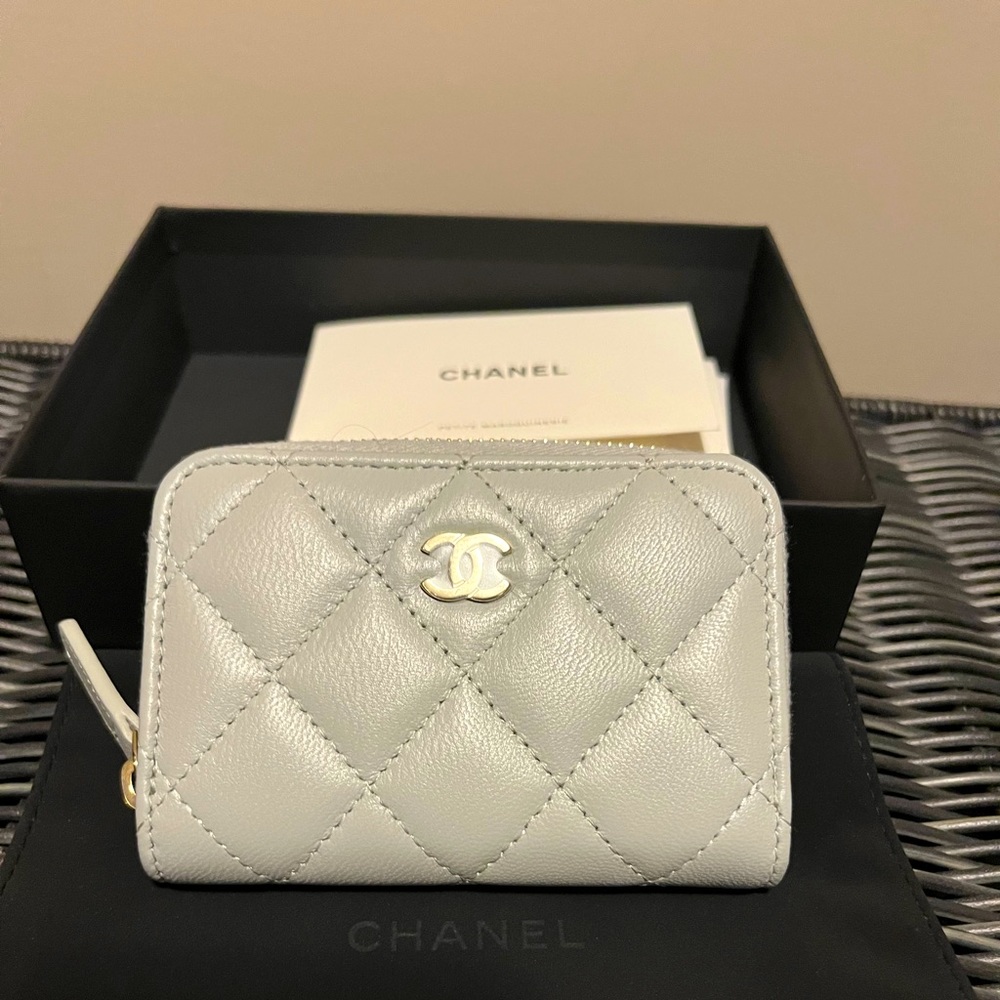 Chanel Card holder - Picture 1 of 4